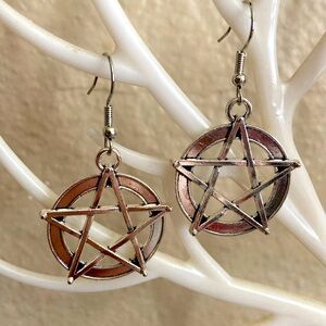 5/$10❤️❤️❤️NEW Silver Zinc Alloy Pentagram Star Earrings